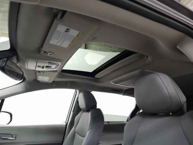 Used 2023 Toyota Sienna XLE image 17