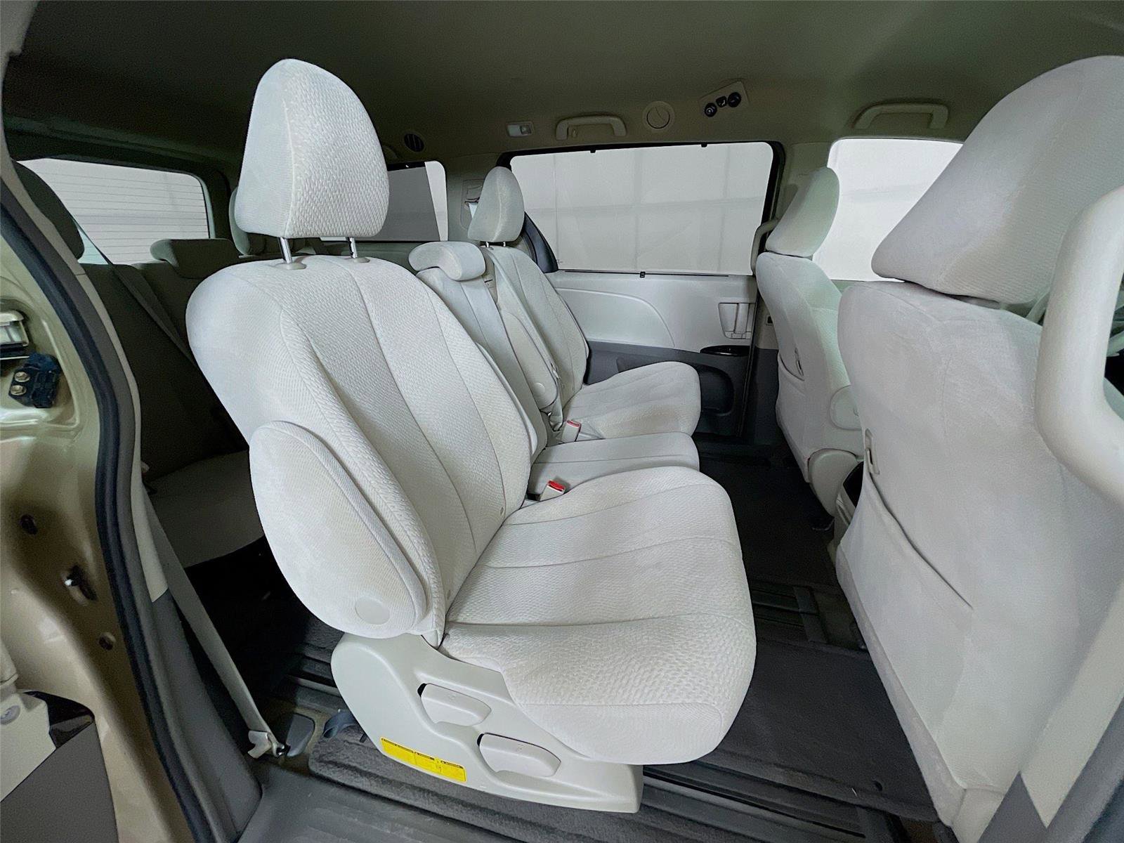 Used 2011 Toyota Sienna LE w/ Towing Pkg FWD image 29