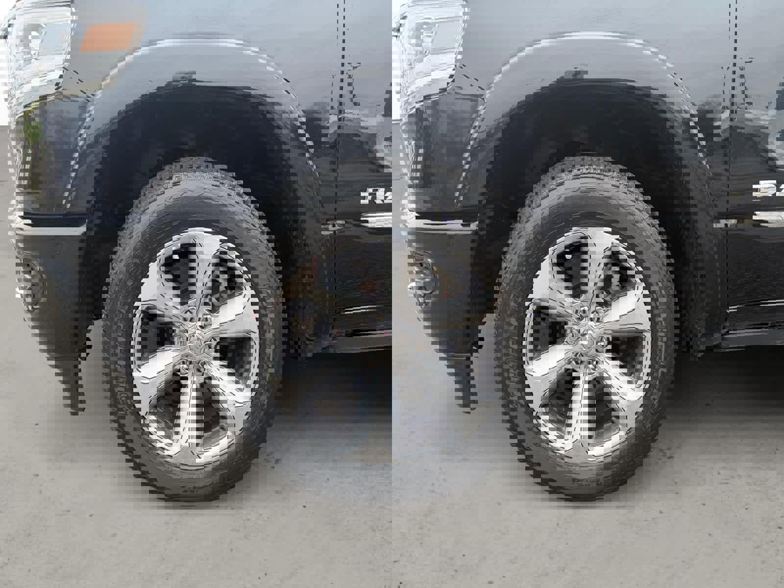 Used 2020 RAM 1500 Limited image 10