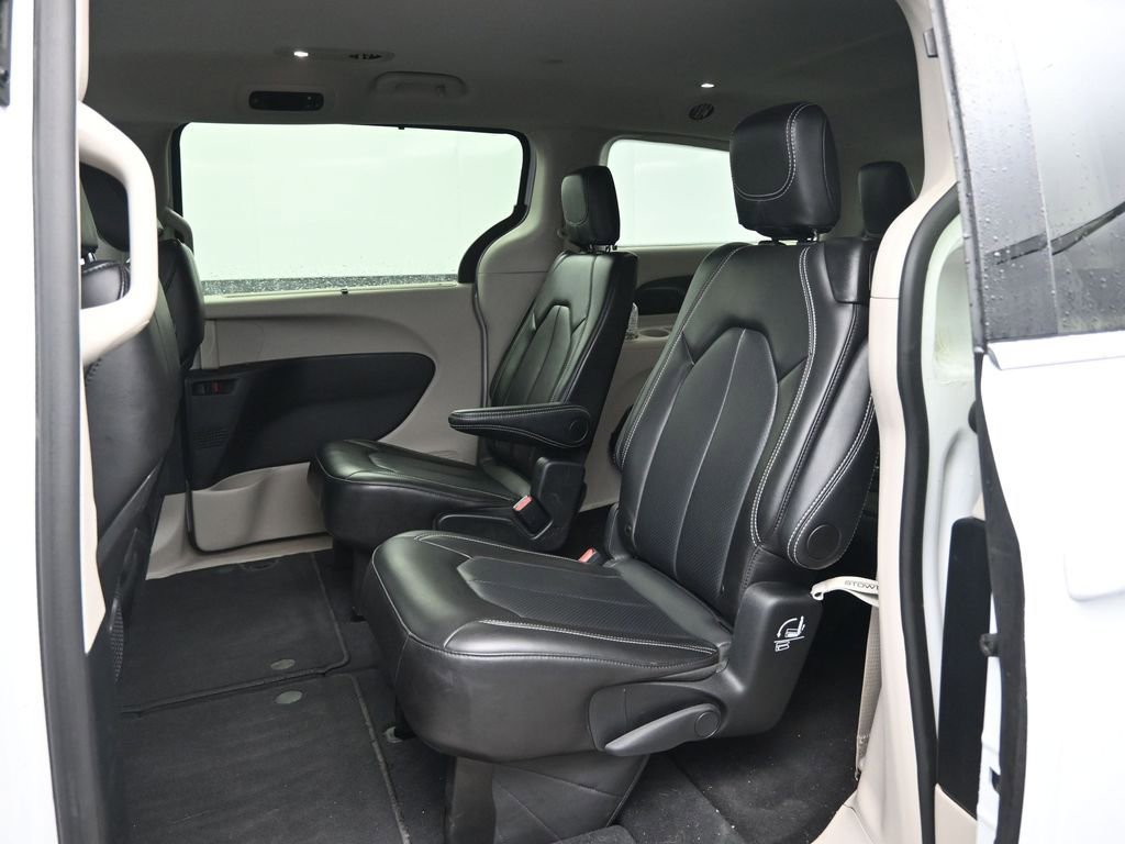 Used 2024 Chrysler Pacifica Touring-L FWD image 25