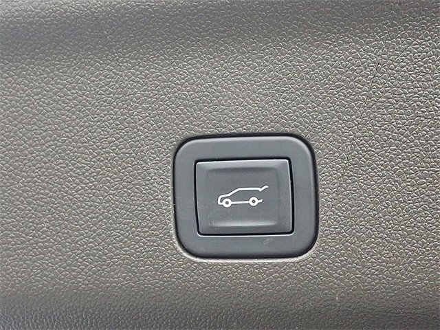 Used 2025 Chevrolet Suburban LT image 29