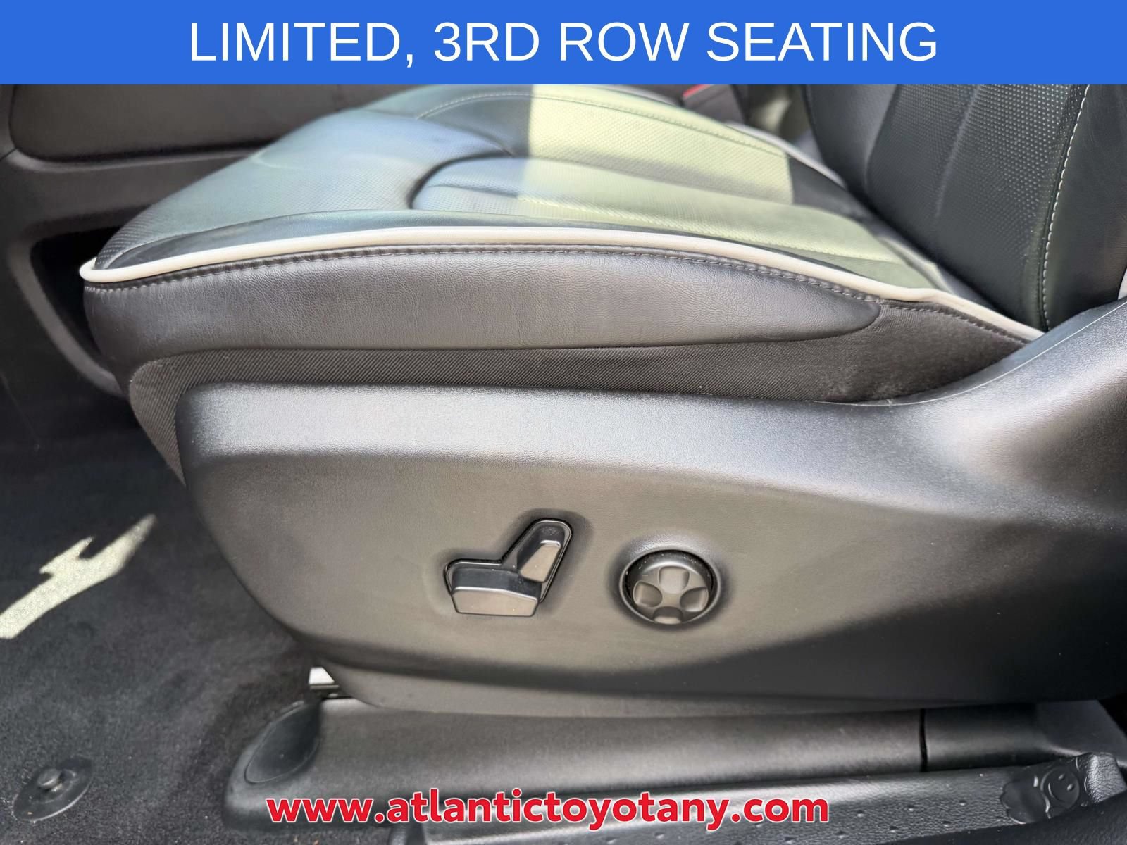 Used 2025 Chrysler Pacifica Limited FWD image 25