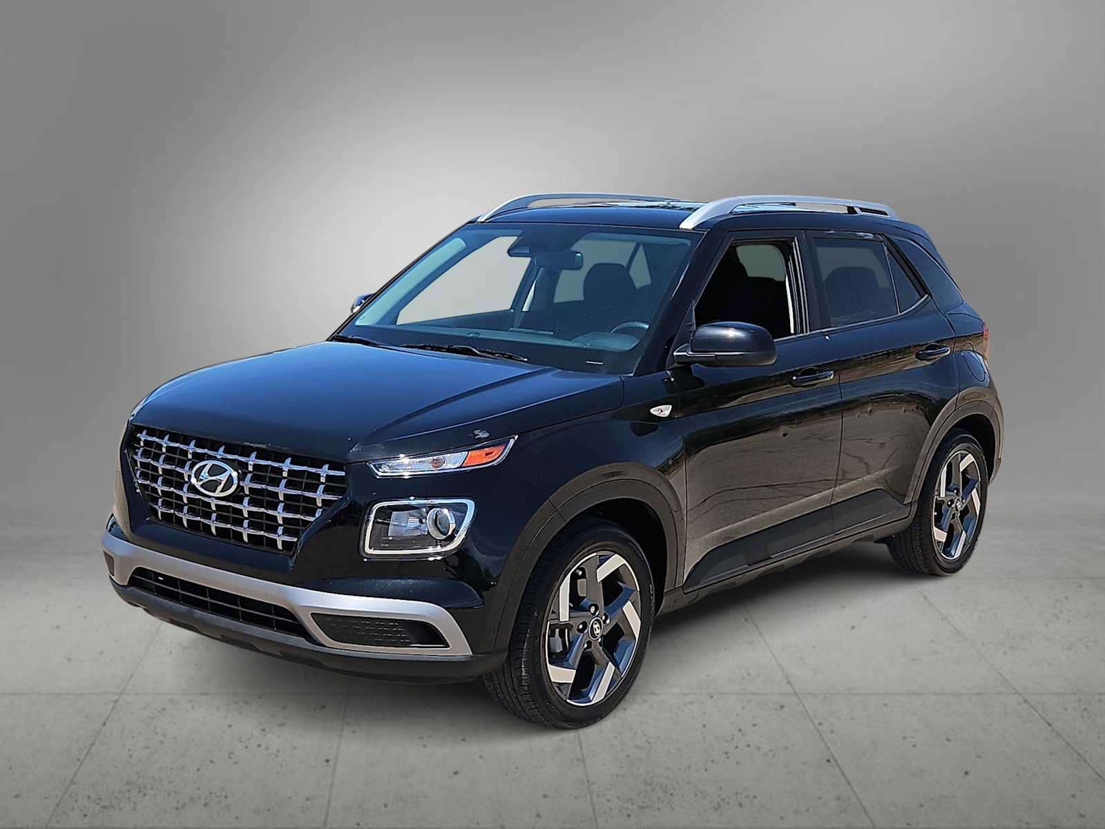 Certified 2024 Hyundai Venue SEL FWD image 4