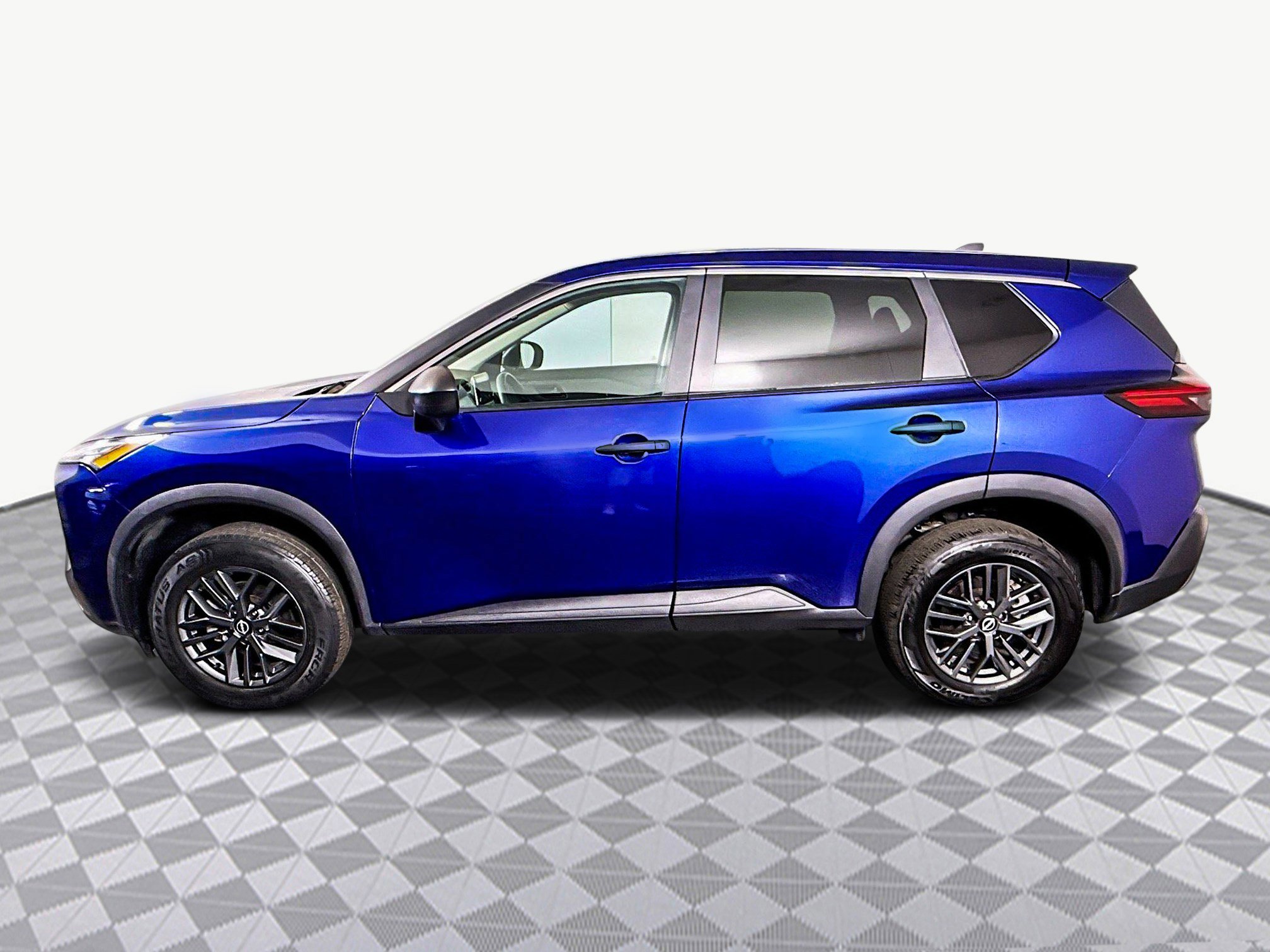 Used 2023 Nissan Rogue S image 6