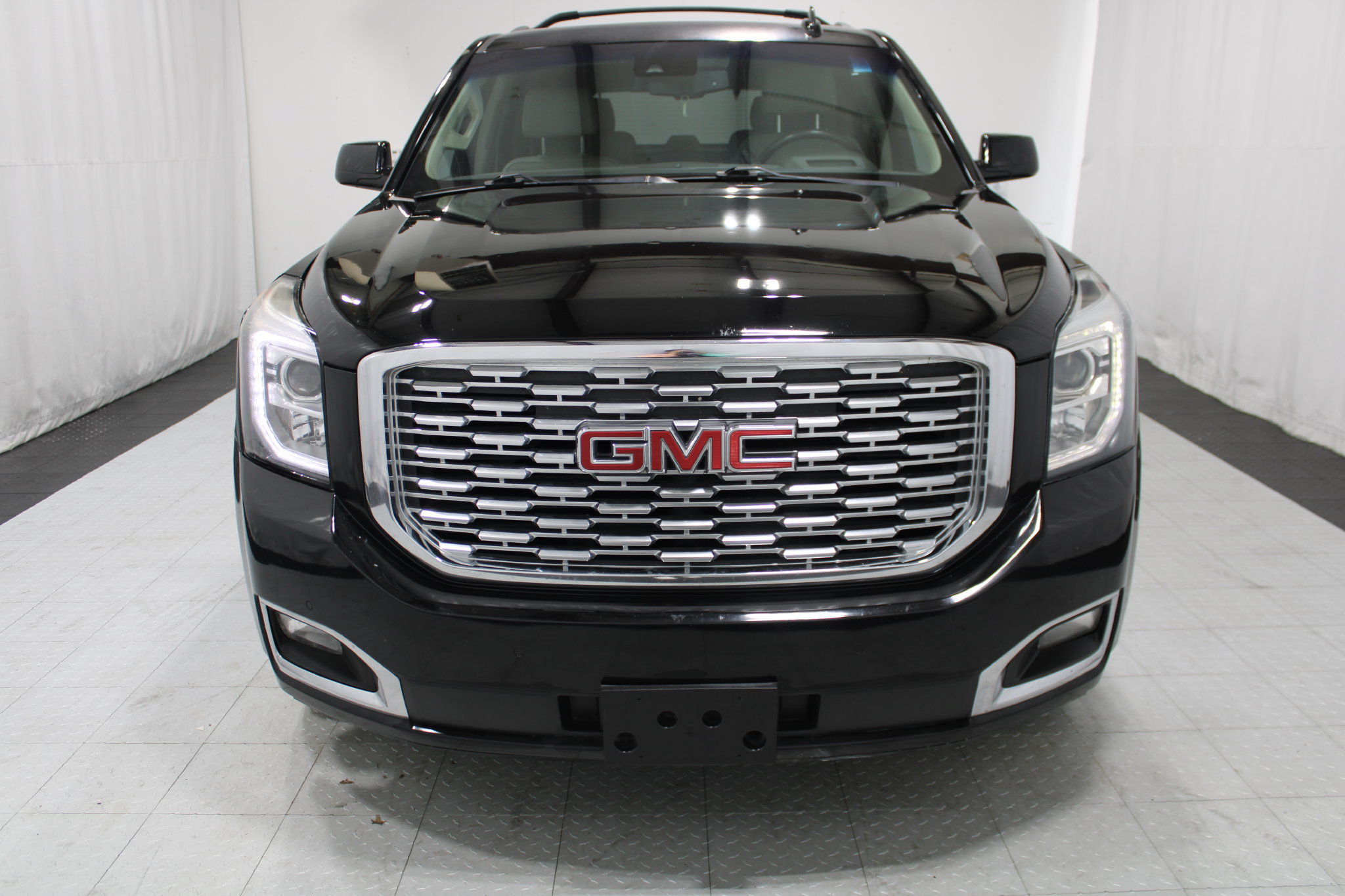 Used 2019 GMC Yukon Denali w/ Denali Ultimate Package AWD/4WD image 3