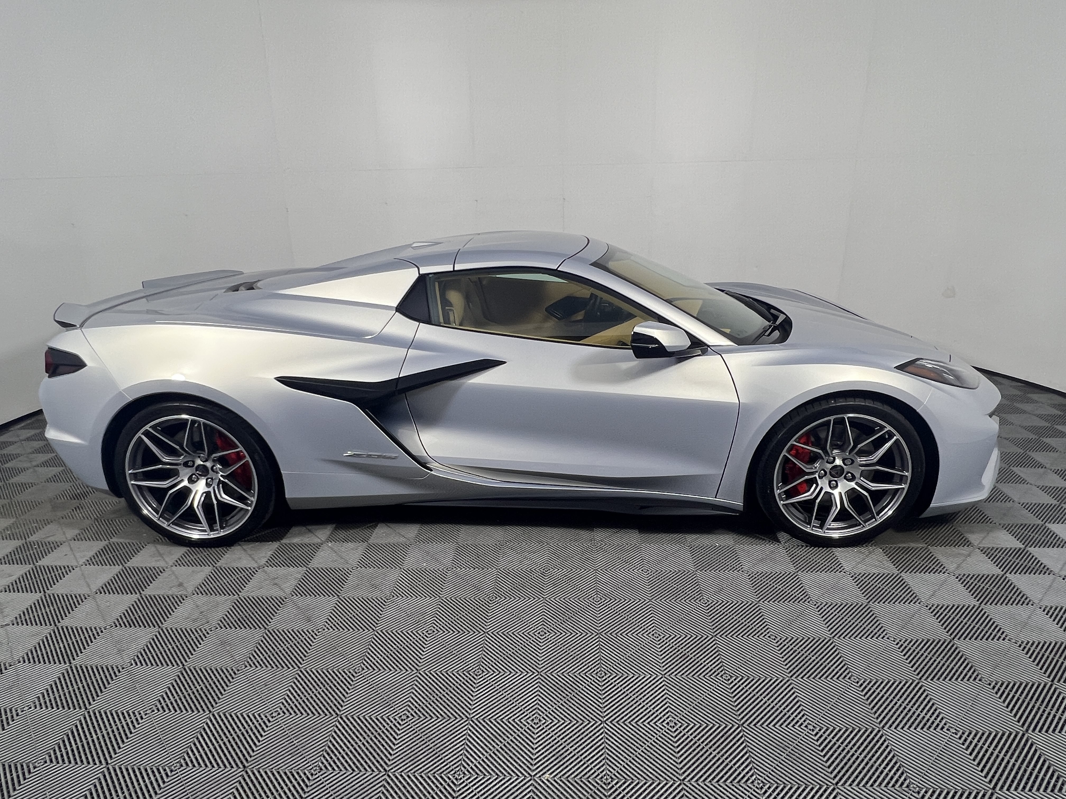 Used 2023 Chevrolet Corvette Z06 w/ Stealth Interior Trim Package RWD image 6