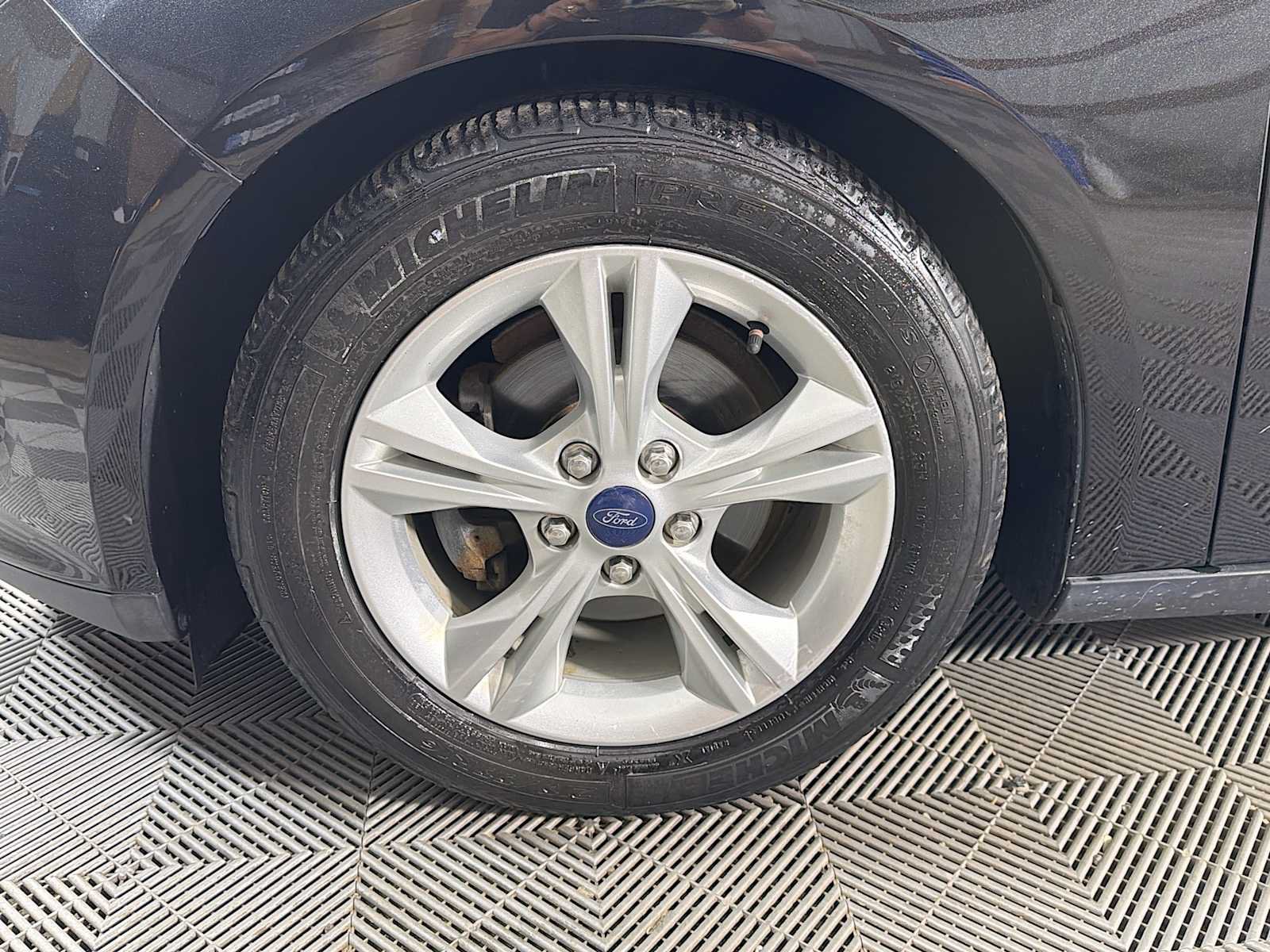 Used 2013 Ford Focus SE w/ SE Winter Pkg FWD image 27
