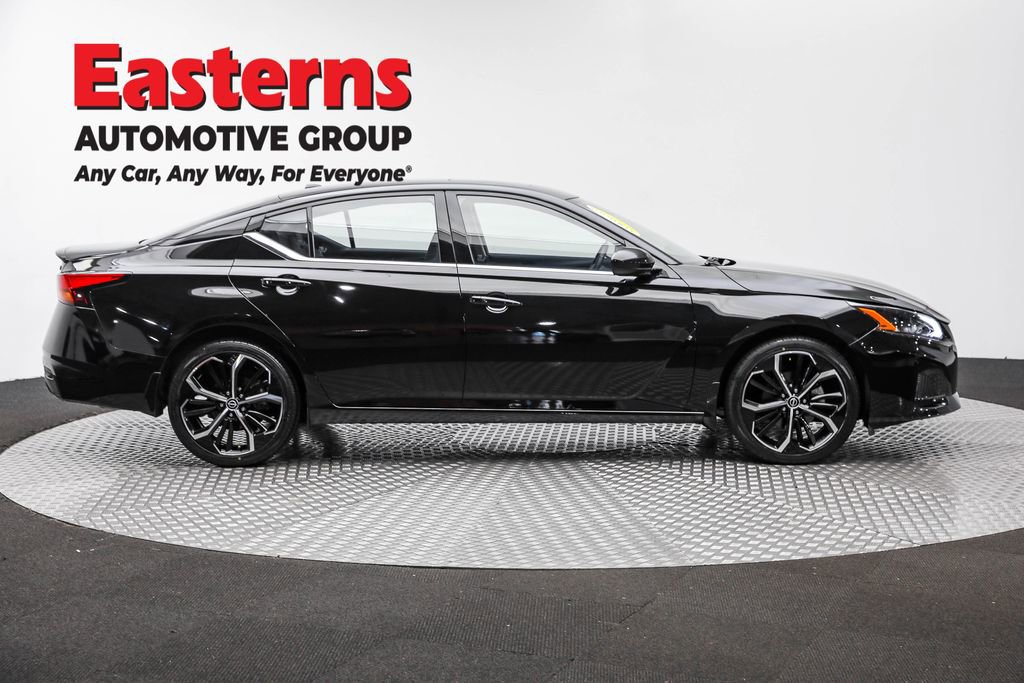 Used 2023 Nissan Altima 2.5 SR w/ SR Premium Package AWD/4WD image 4