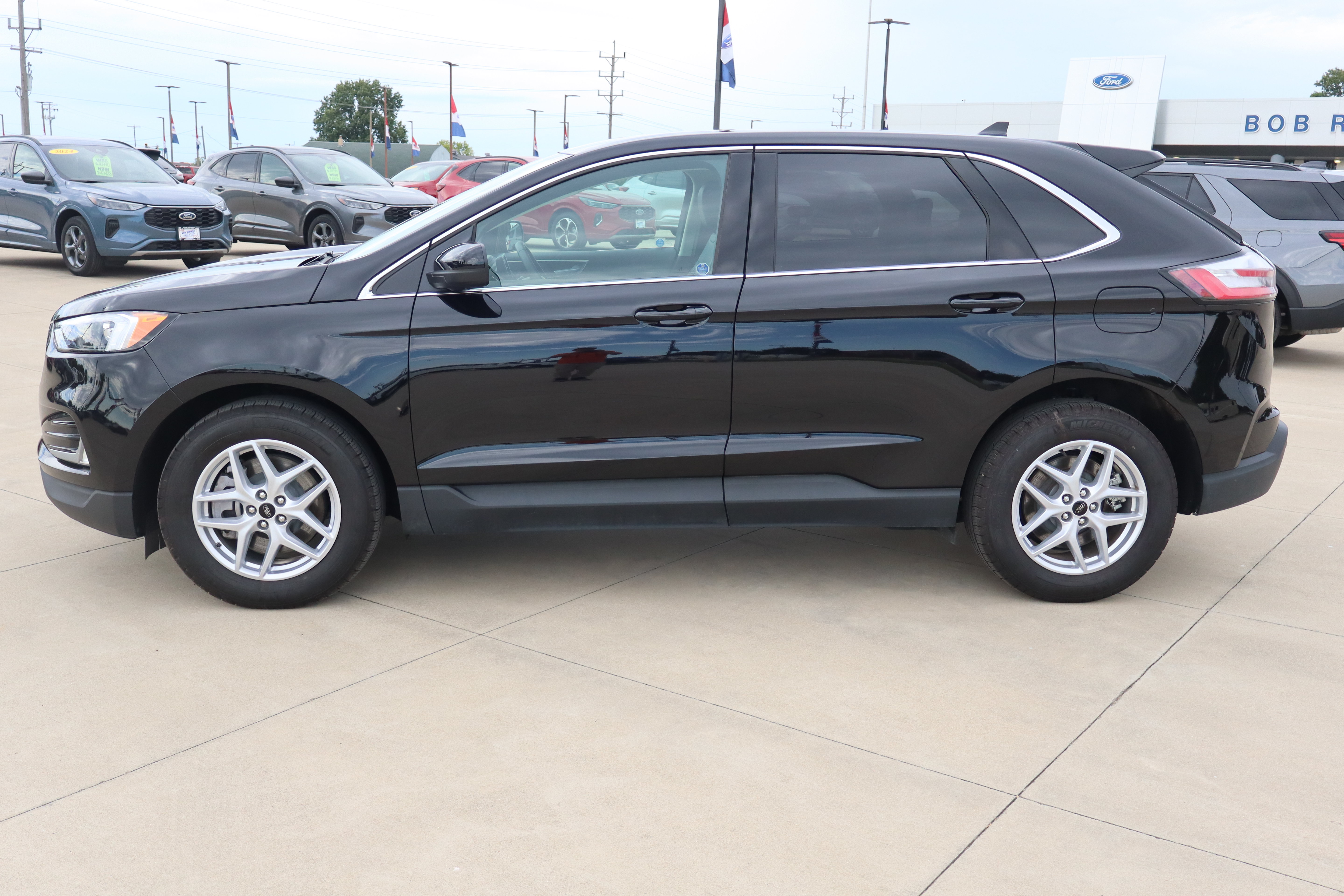 Used 2024 Ford Edge SEL w/ Convenience Package AWD/4WD image 9