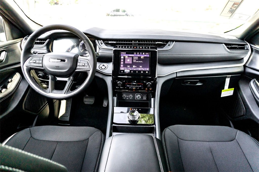 New 2025 Jeep Grand Cherokee L Laredo w/ Luxury Tech Group I image 20