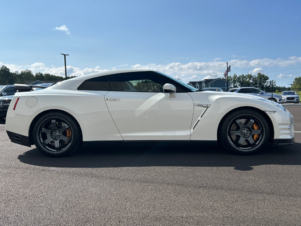 Used 2015 Nissan GT-R Black Edition AWD/4WD image 8