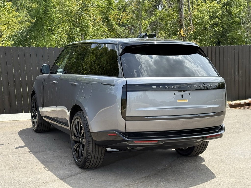 New 2025 Land Rover Range Rover SE image 3