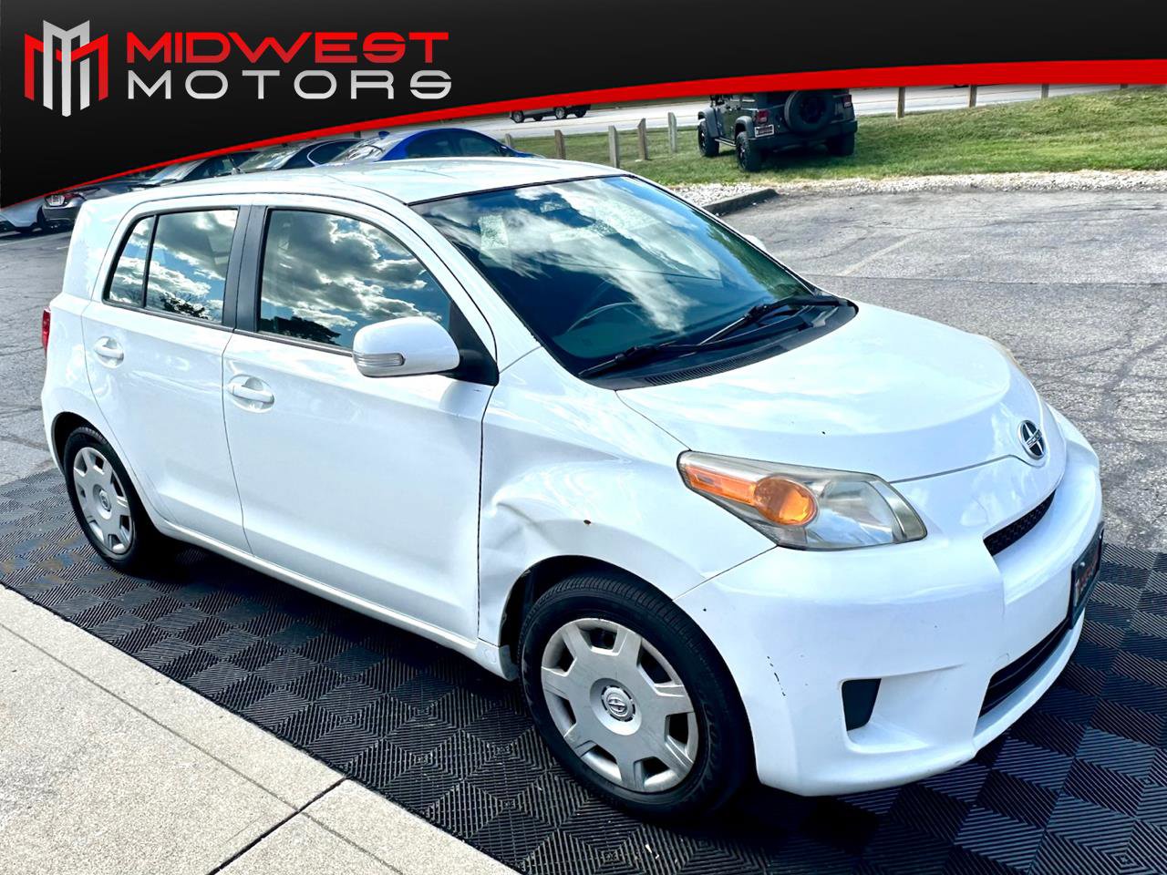 Used 2013 Scion xD image 1