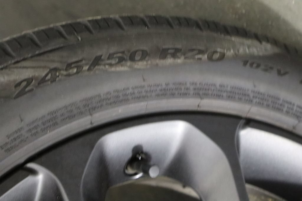 Used 2025 Chrysler Pacifica Limited FWD image 41