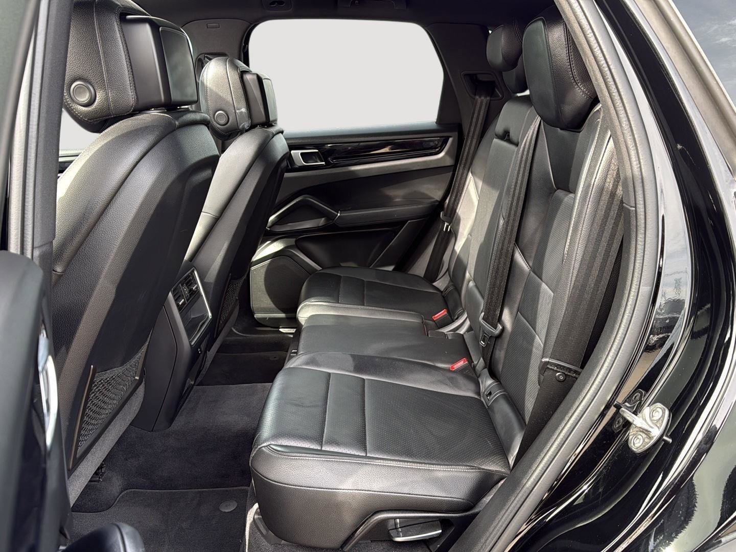 Used 2021 Porsche Cayenne image 20