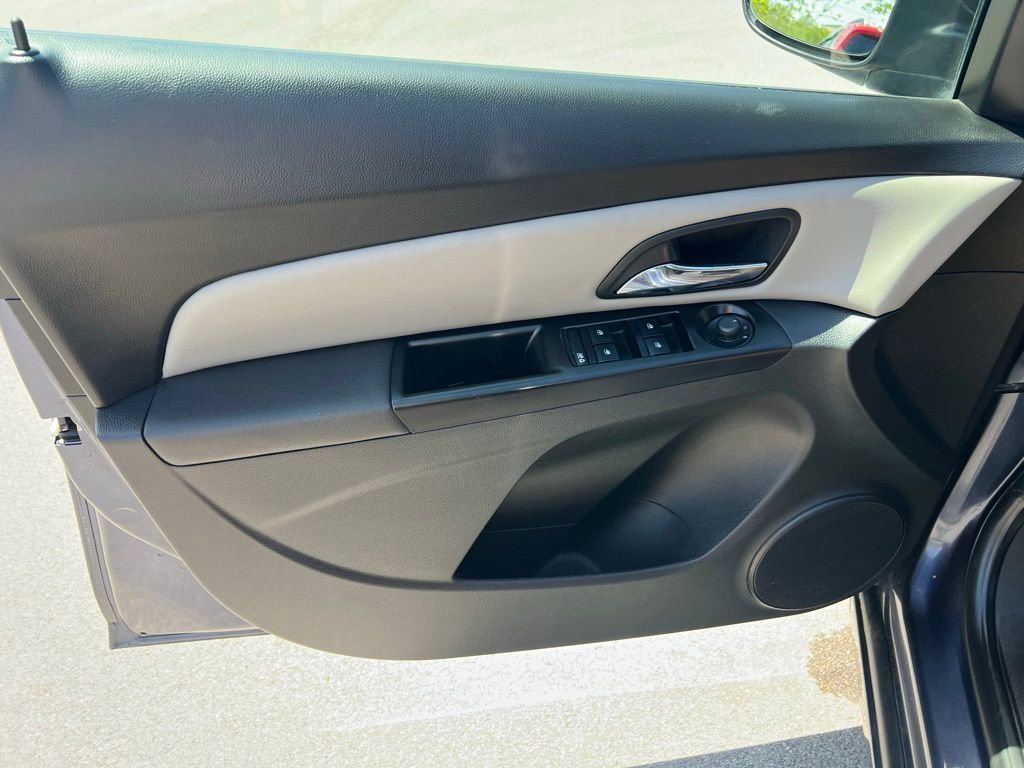 Used 2014 Chevrolet Cruze LS FWD image 14