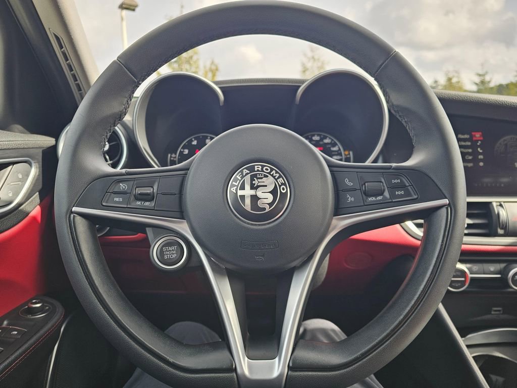 Used 2019 Alfa Romeo Giulia image 24