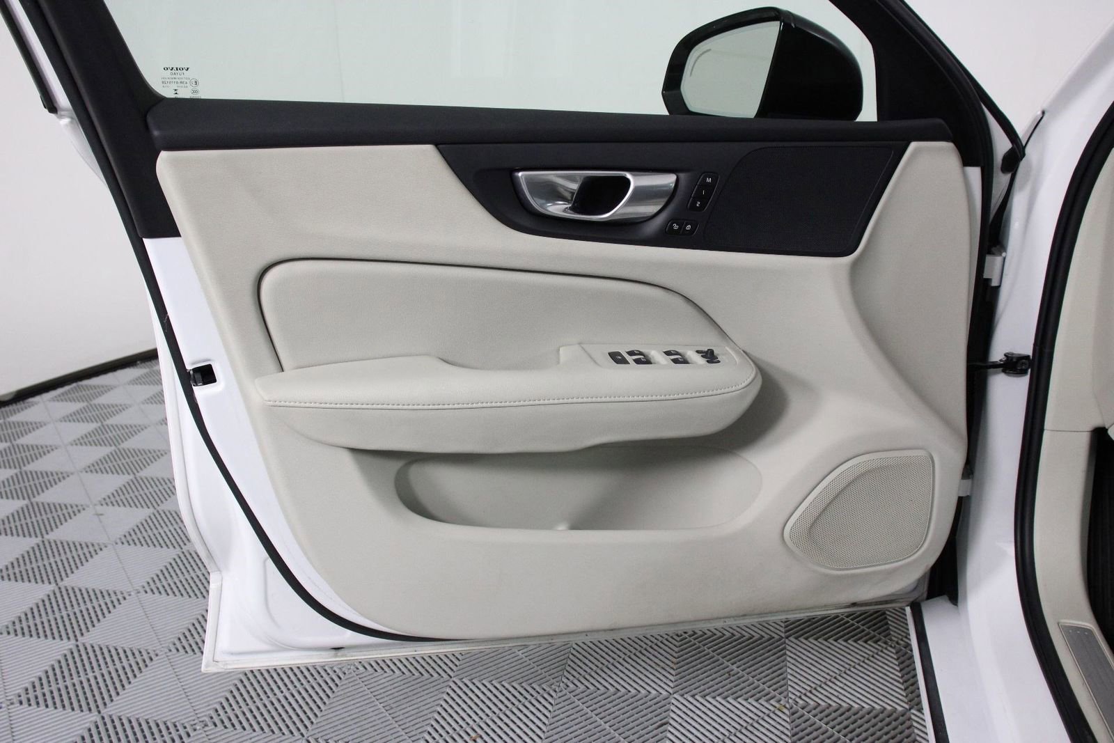 Certified 2025 Volvo S60 B5 Core image 17