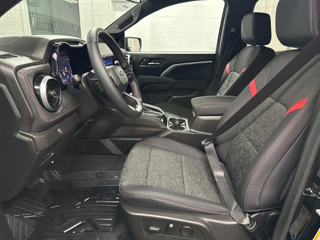 Used 2025 Chevrolet Colorado Z71 w/ Midnight Edition image 20