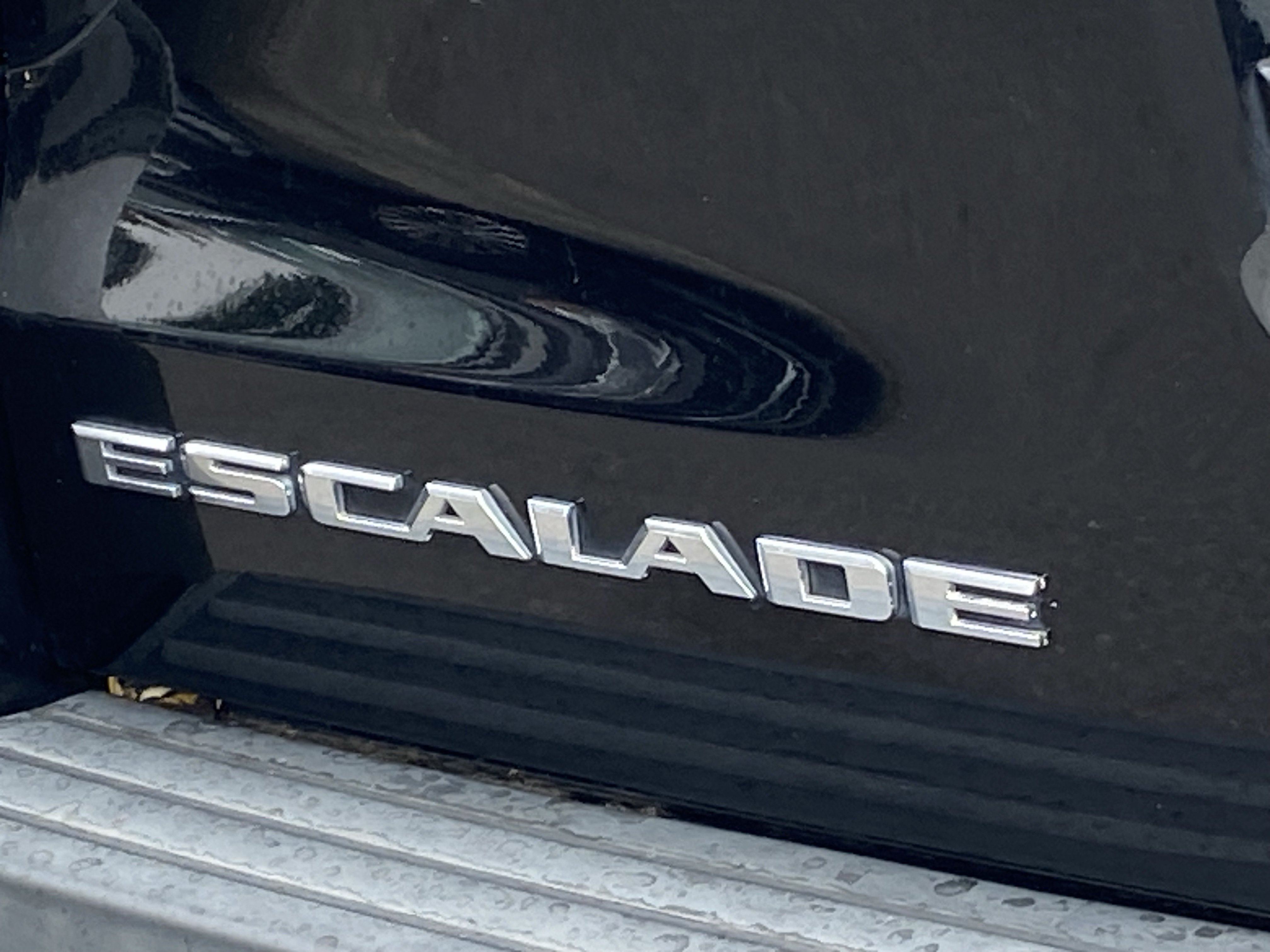 Used 2019 Cadillac Escalade Luxury AWD/4WD image 5