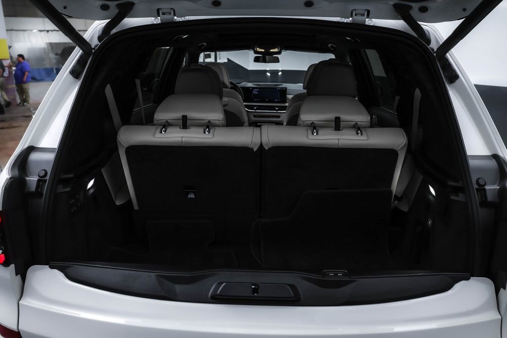 Used 2023 BMW X7 xDrive40i w/ M Sport Package image 23