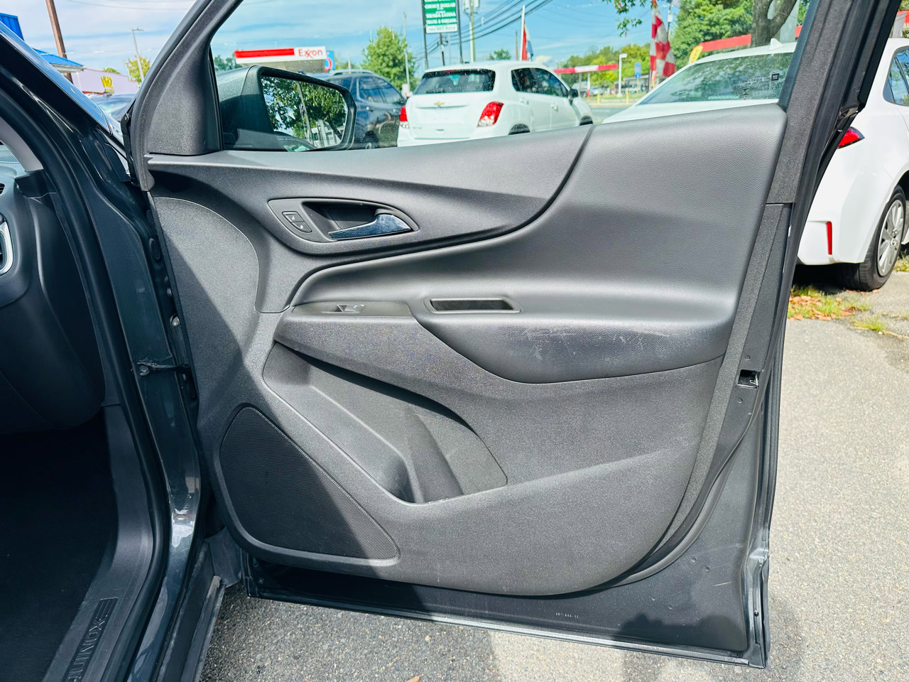 Used 2020 Chevrolet Equinox LT w/ Driver Convenience Package image 27