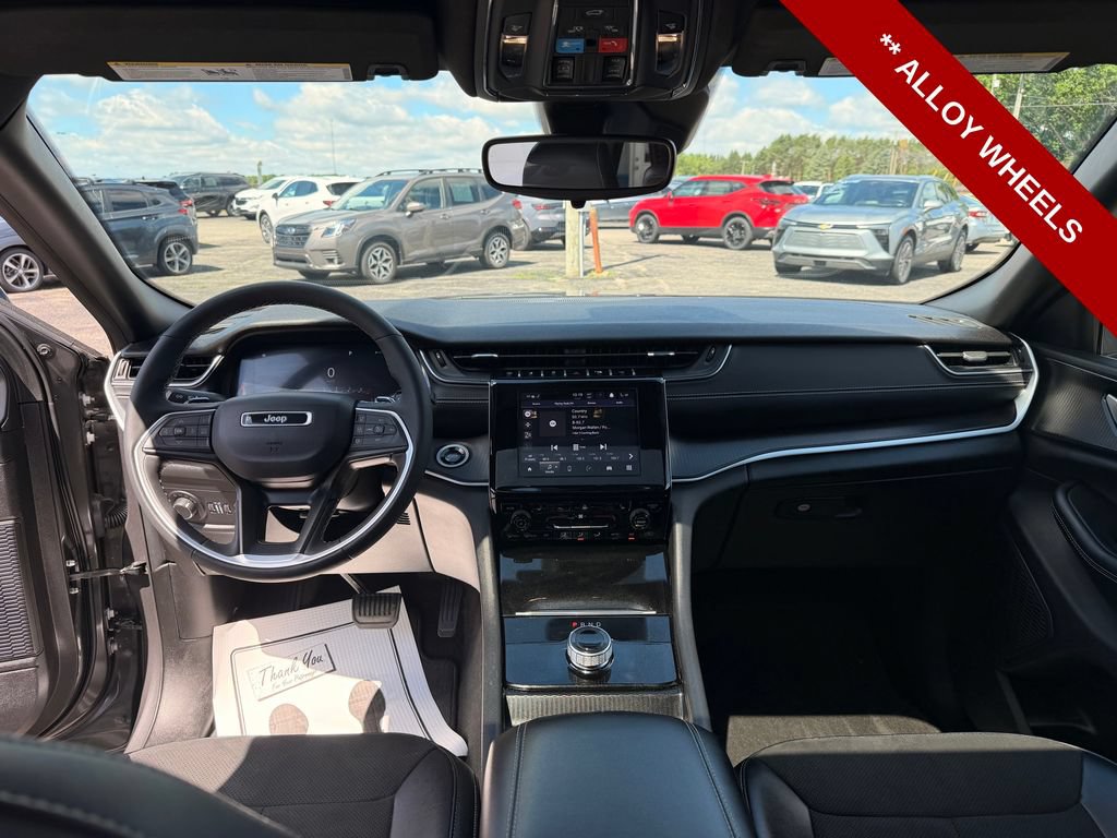 Used 2024 Jeep Grand Cherokee Altitude AWD/4WD image 19