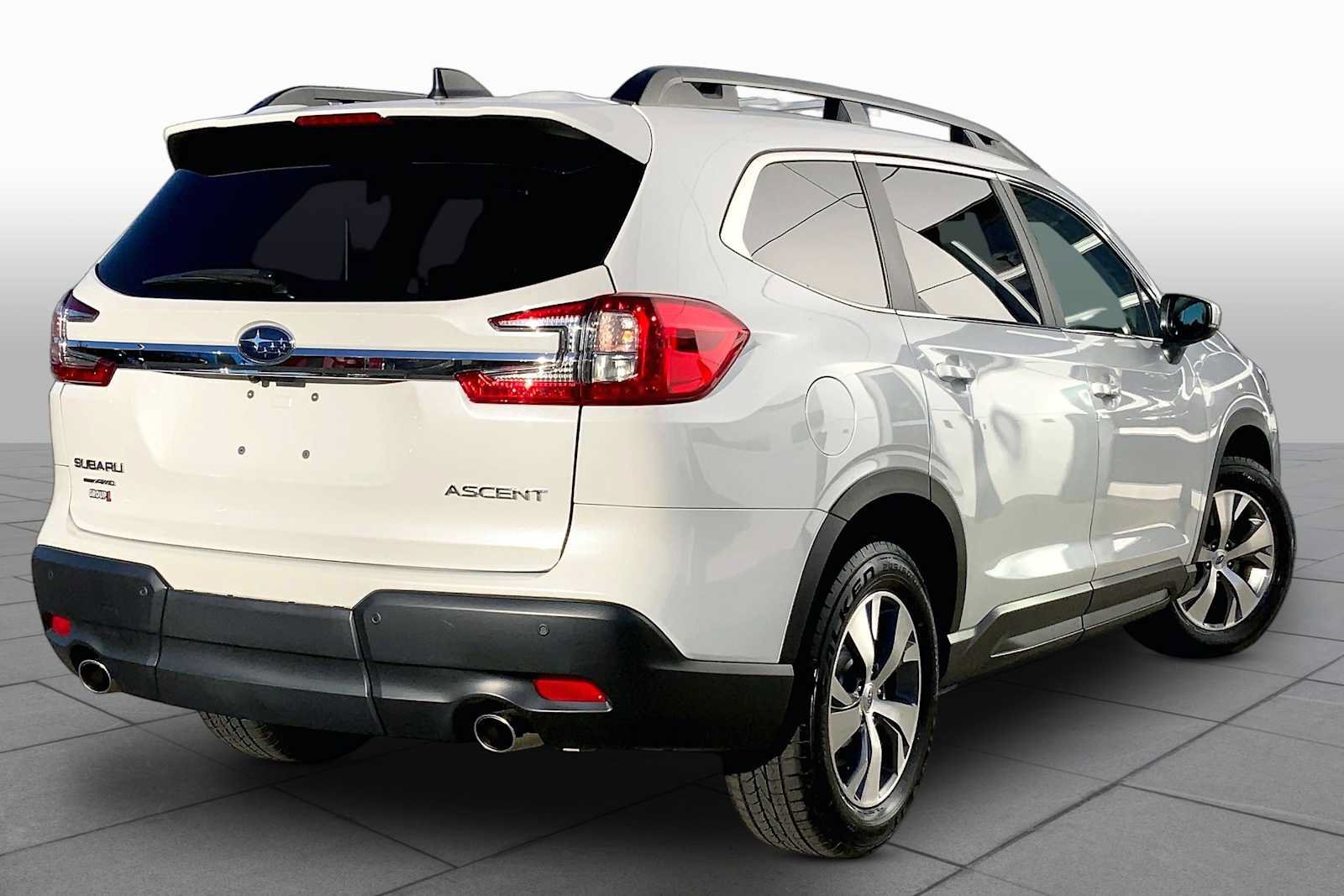 Used 2024 Subaru Ascent Premium w/ Convenience Package AWD/4WD image 13