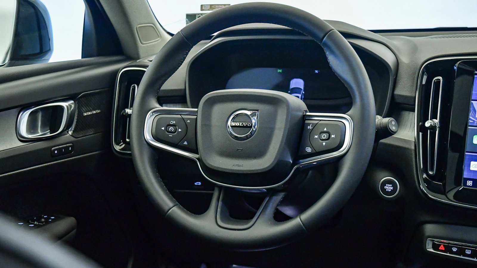 Certified 2025 Volvo XC40 B5 Ultra w/ Climate Package image 12