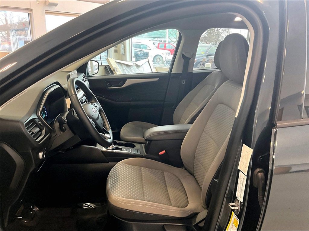 Used 2022 Ford Escape SE w/ Cold Weather Package image 10