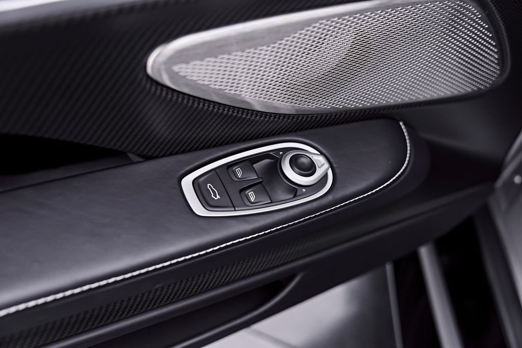 Used 2025 Aston Martin Vanquish RWD image 44