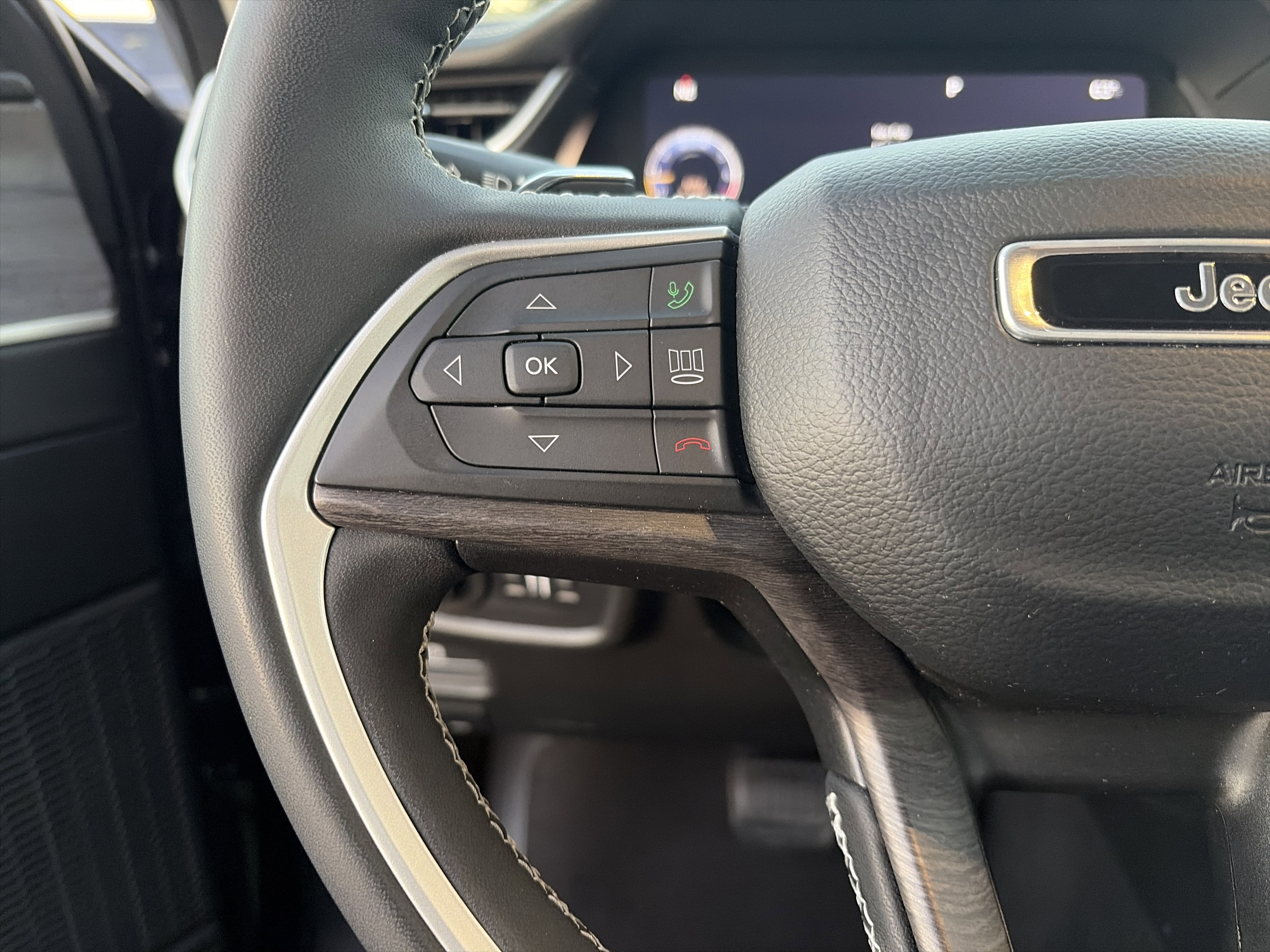 Used 2023 Jeep Grand Cherokee L Limited image 19