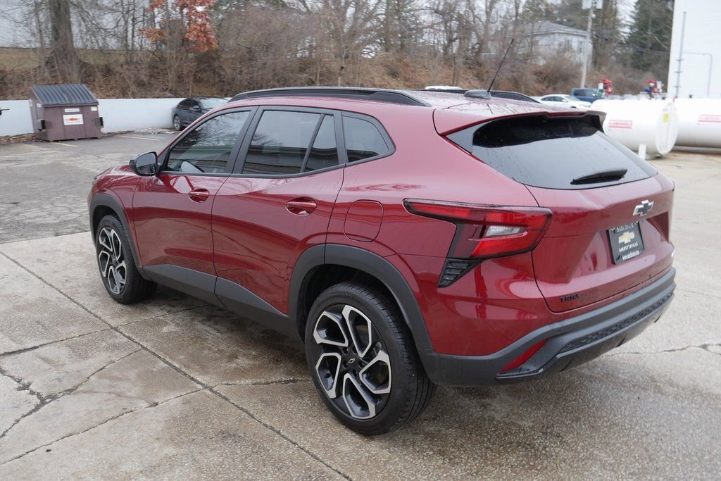 Used 2025 Chevrolet Trax RS w/ Sunroof Package image 5