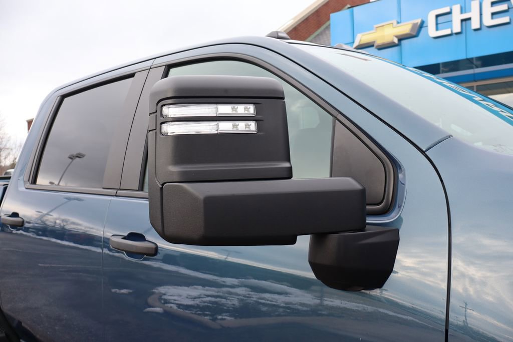 Used 2024 Chevrolet Silverado 2500 Custom w/ Custom Value Package image 2