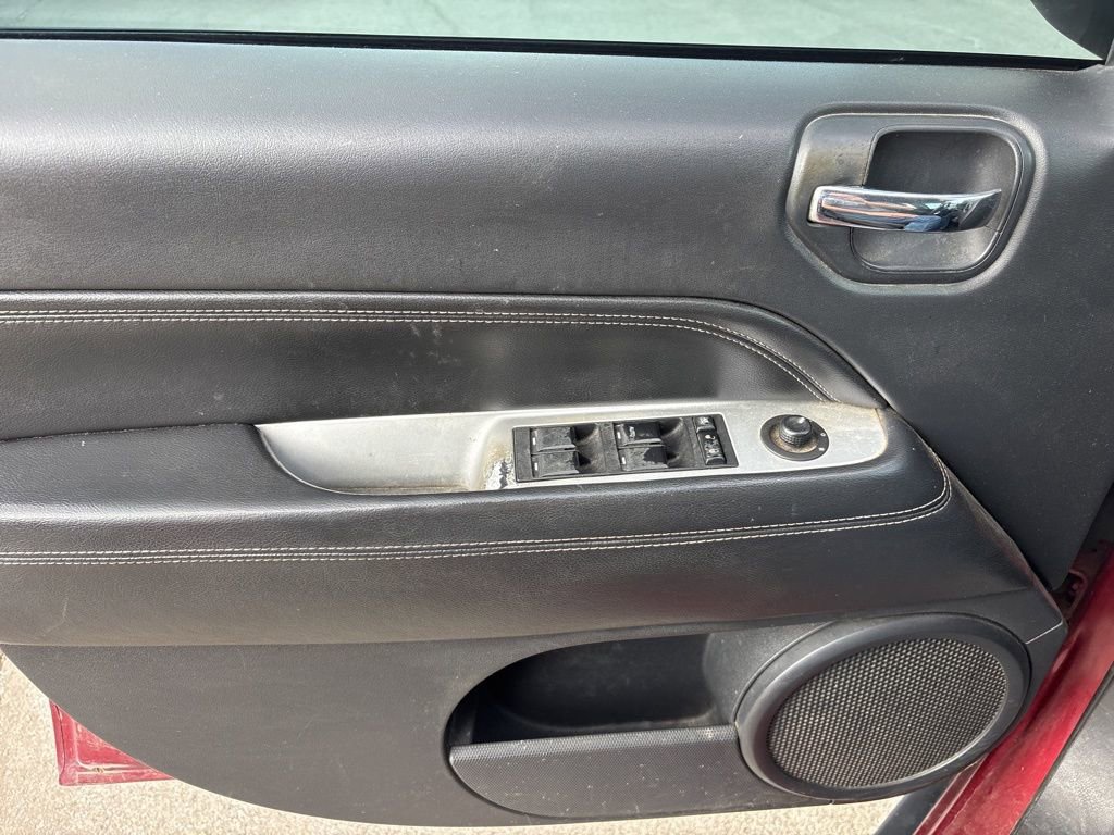 Used 2016 Jeep Compass Latitude image 19