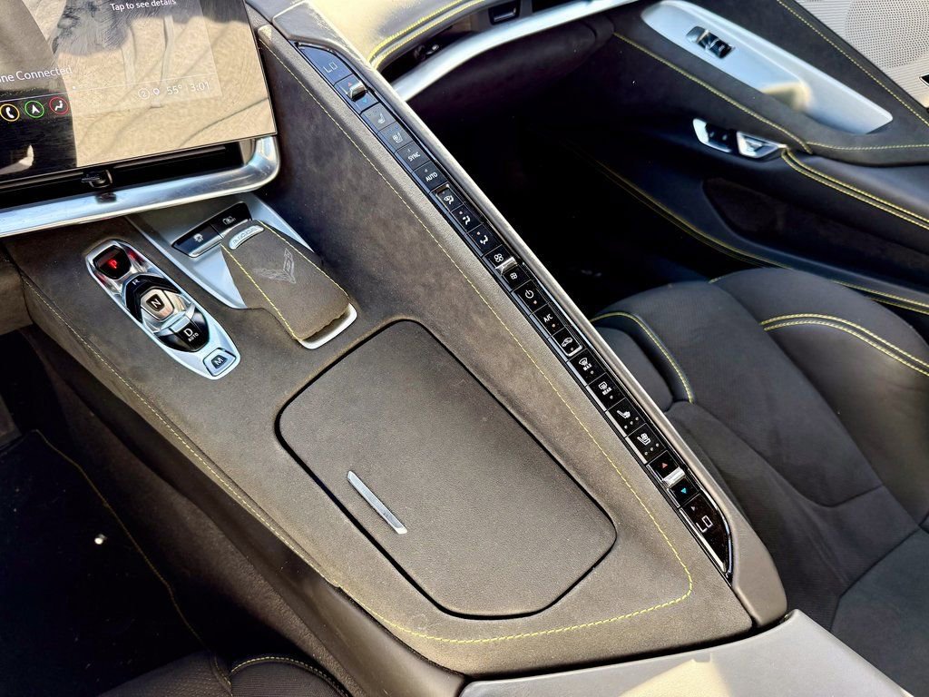 Used 2021 Chevrolet Corvette Stingray Premium Cpe w/ Z51 Performance Package image 18