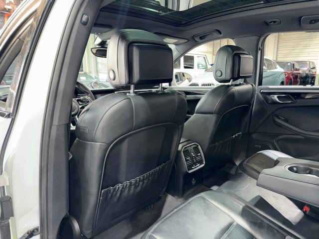 Used 2018 Porsche Macan GTS image 11