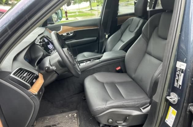 Used 2025 Volvo XC90 T8 Plus AWD/4WD image 4