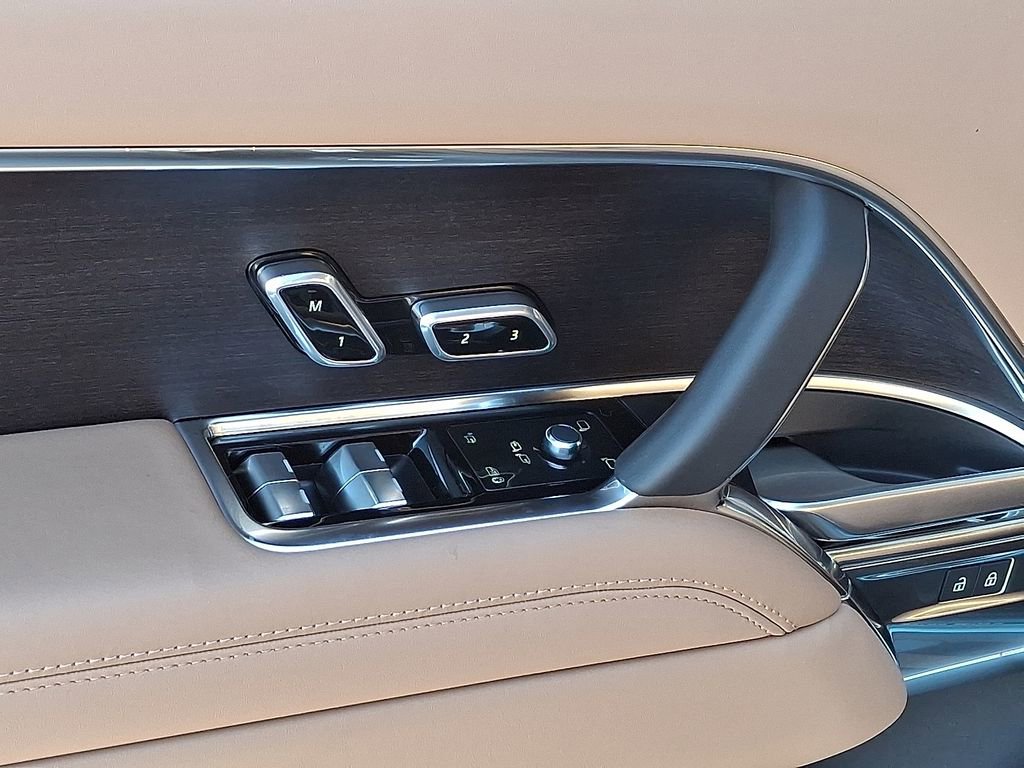 New 2026 Land Rover Range Rover Long Wheelbase SE image 8