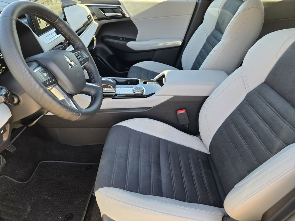New 2026 Mitsubishi Outlander SE image 10