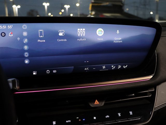 Certified 2025 Buick Envision Sport Touring image 19