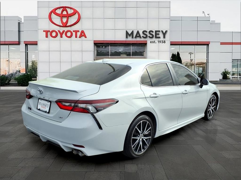 Used 2023 Toyota Camry SE w/ Convenience Package image 3