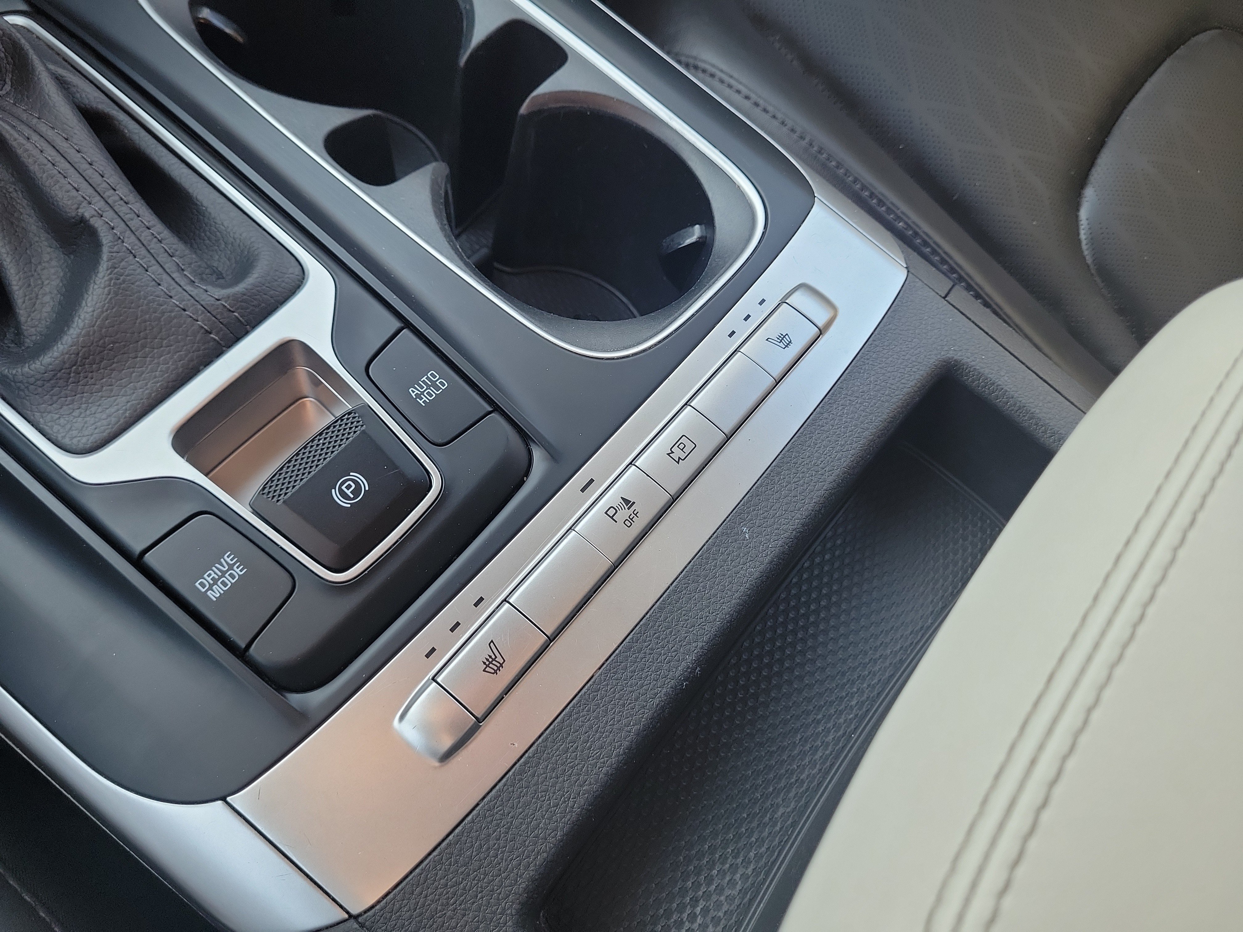 Used 2023 Kia Carnival LX FWD image 35