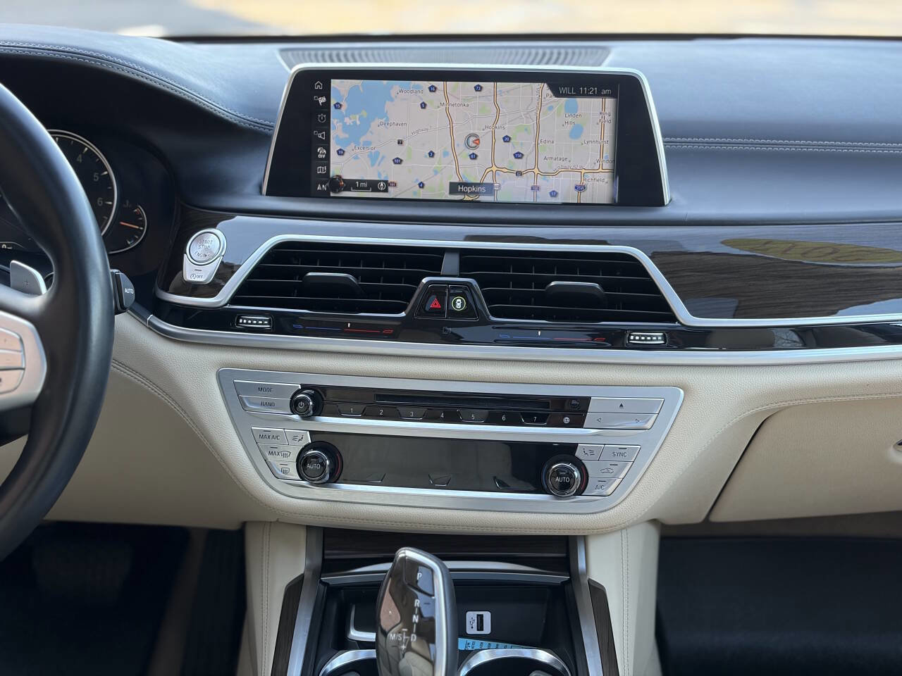 Used 2017 BMW 740i xDrive 740i xDrive AWD 4dr Sedan image 33