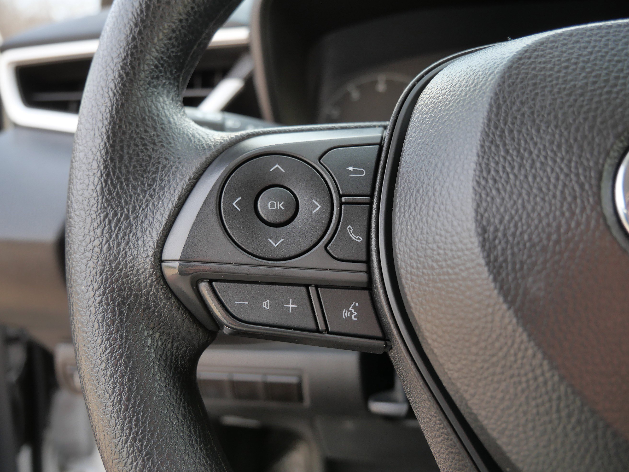 Certified 2025 Toyota Corolla LE FWD image 27