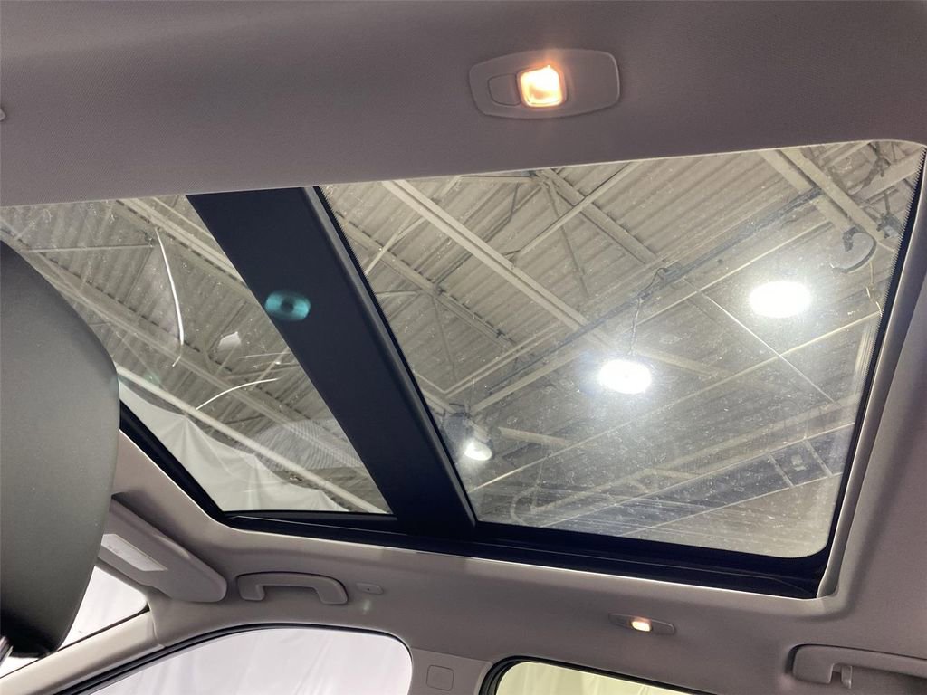 Used 2024 Nissan Rogue Platinum AWD/4WD image 17