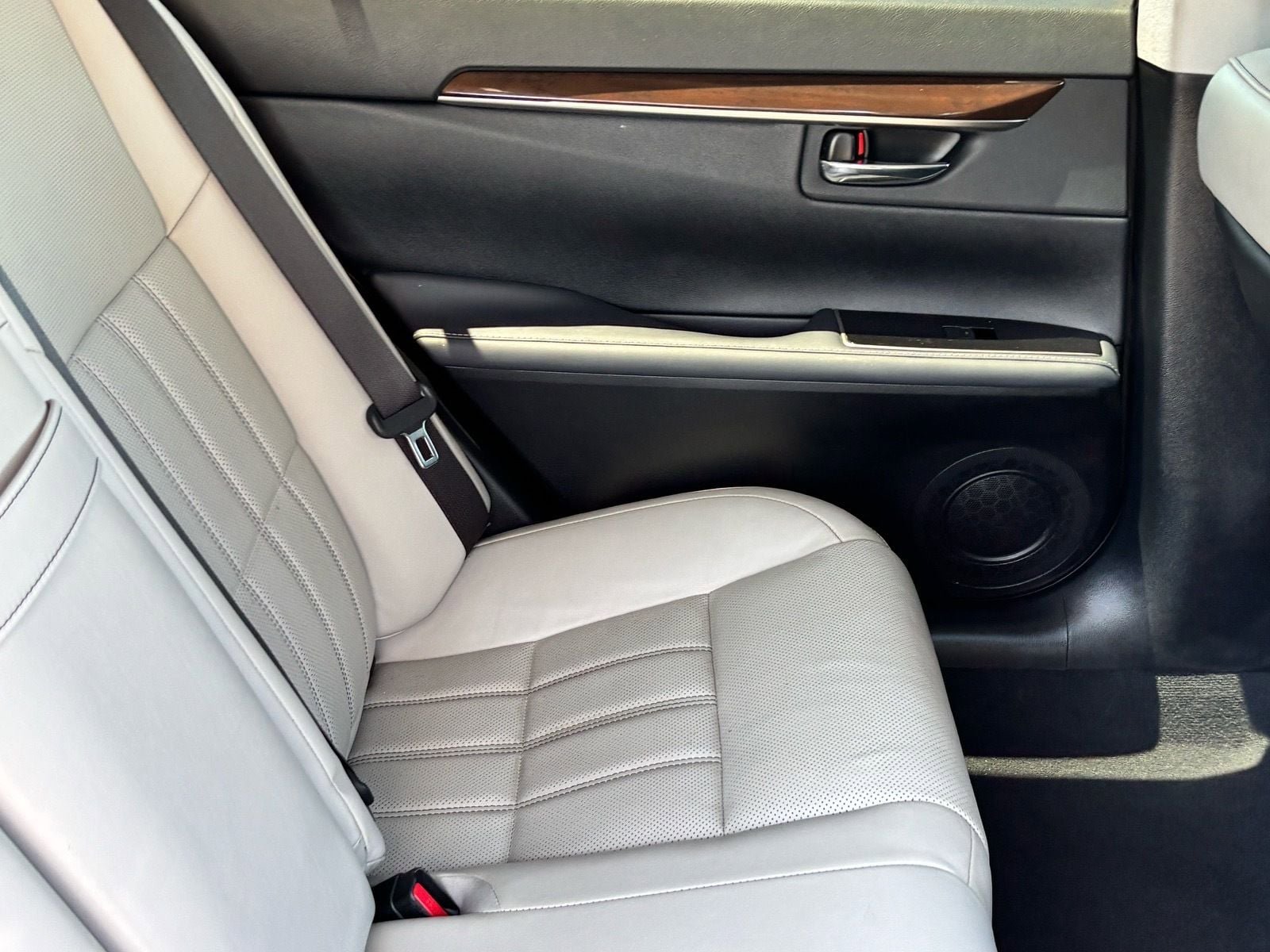 Used 2018 Lexus ES 350 w/ Luxury Package w/Wood Trim FWD image 11