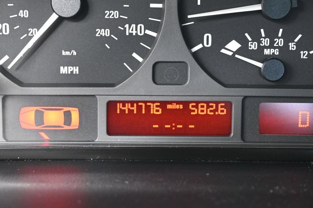 Used 2002 BMW 325i Sedan RWD image 29