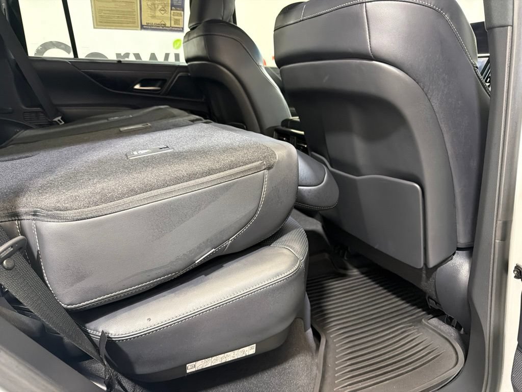Used 2024 Lexus LX 600 4WD w/ Luxury Package image 13