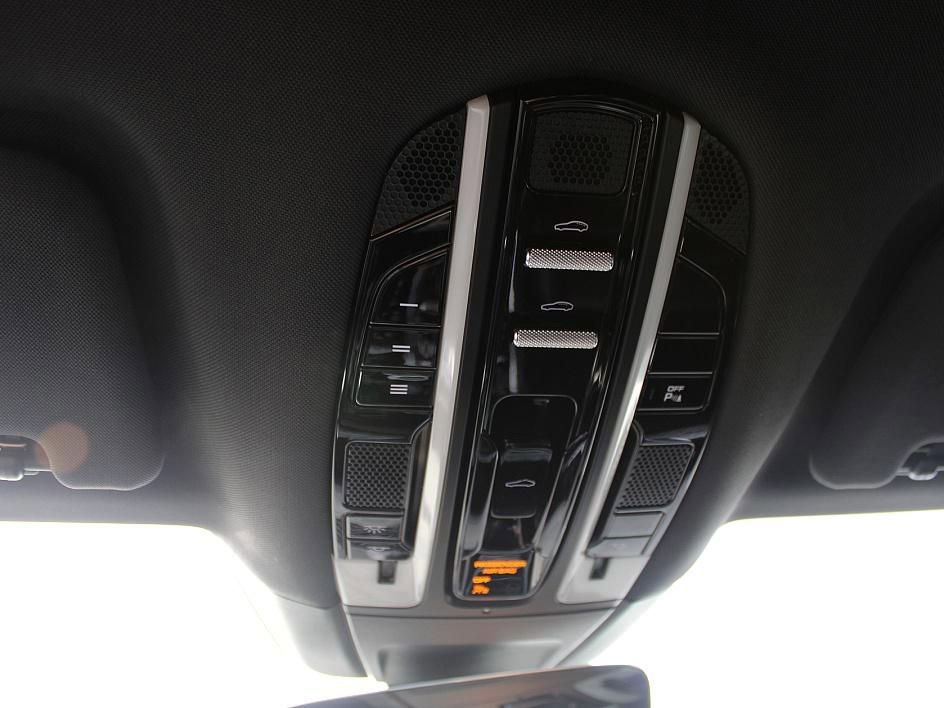 Used 2020 Porsche Panamera 4 image 23